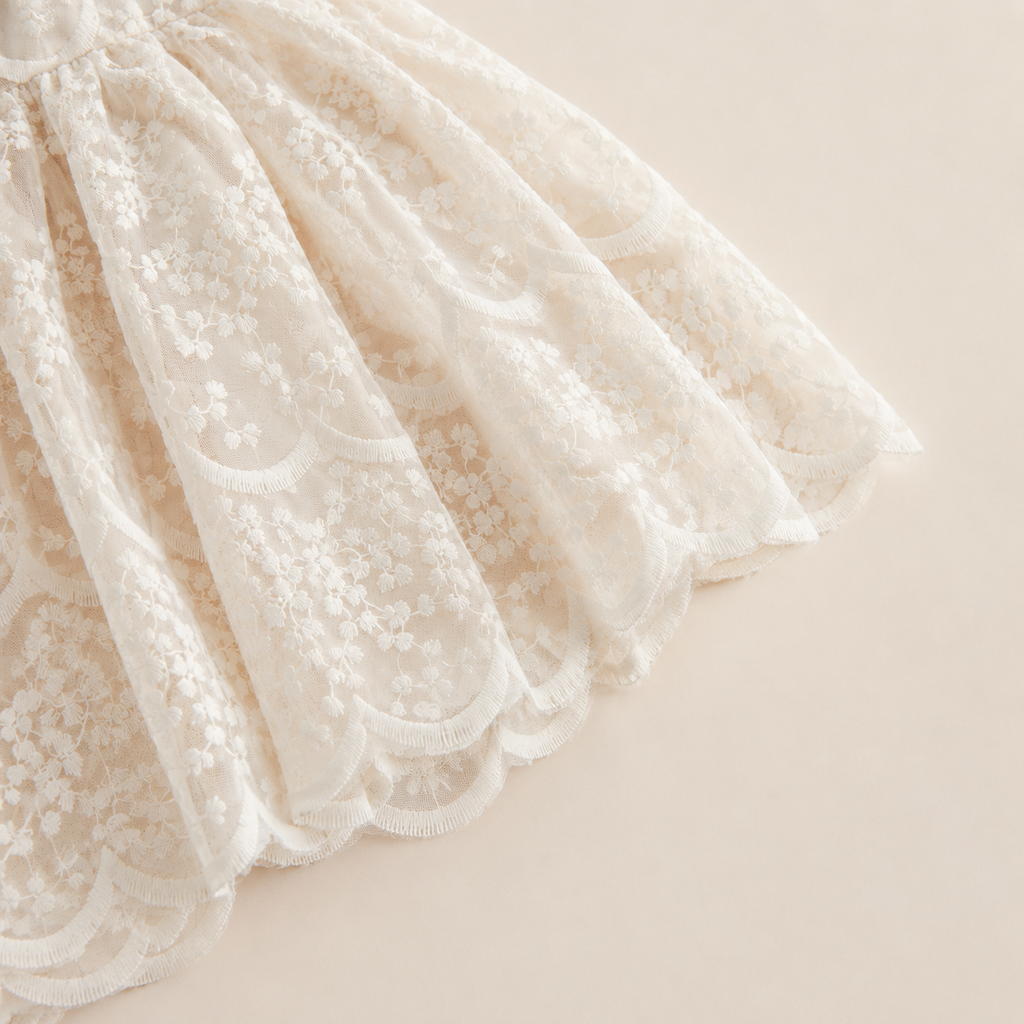 Barboteuse bébé dentelle florale manches longues baptême beige