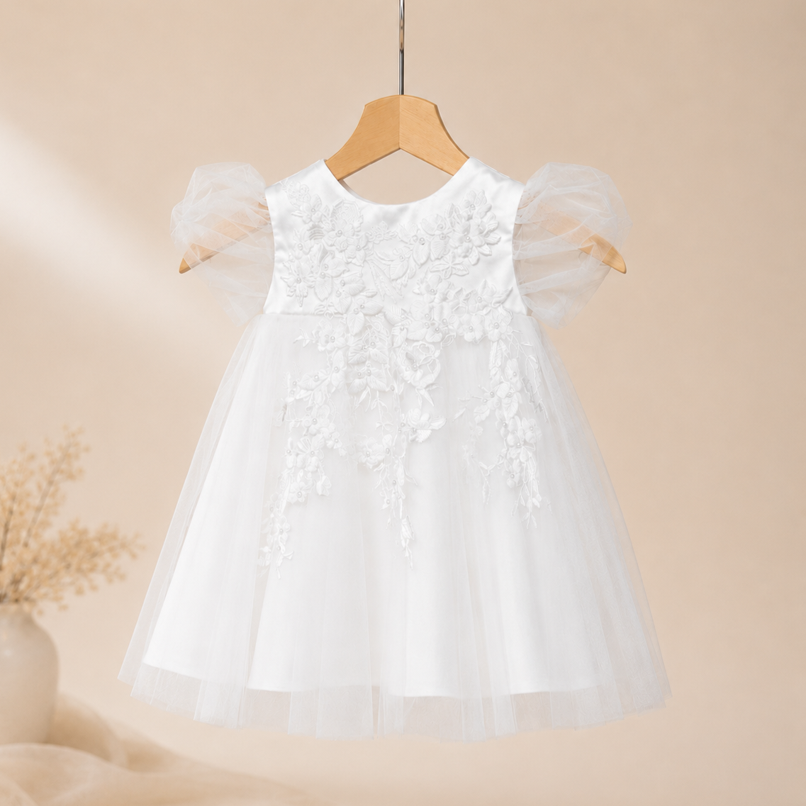Robe blanche fille manches bouffantes appliqués dentelle baptême mariage