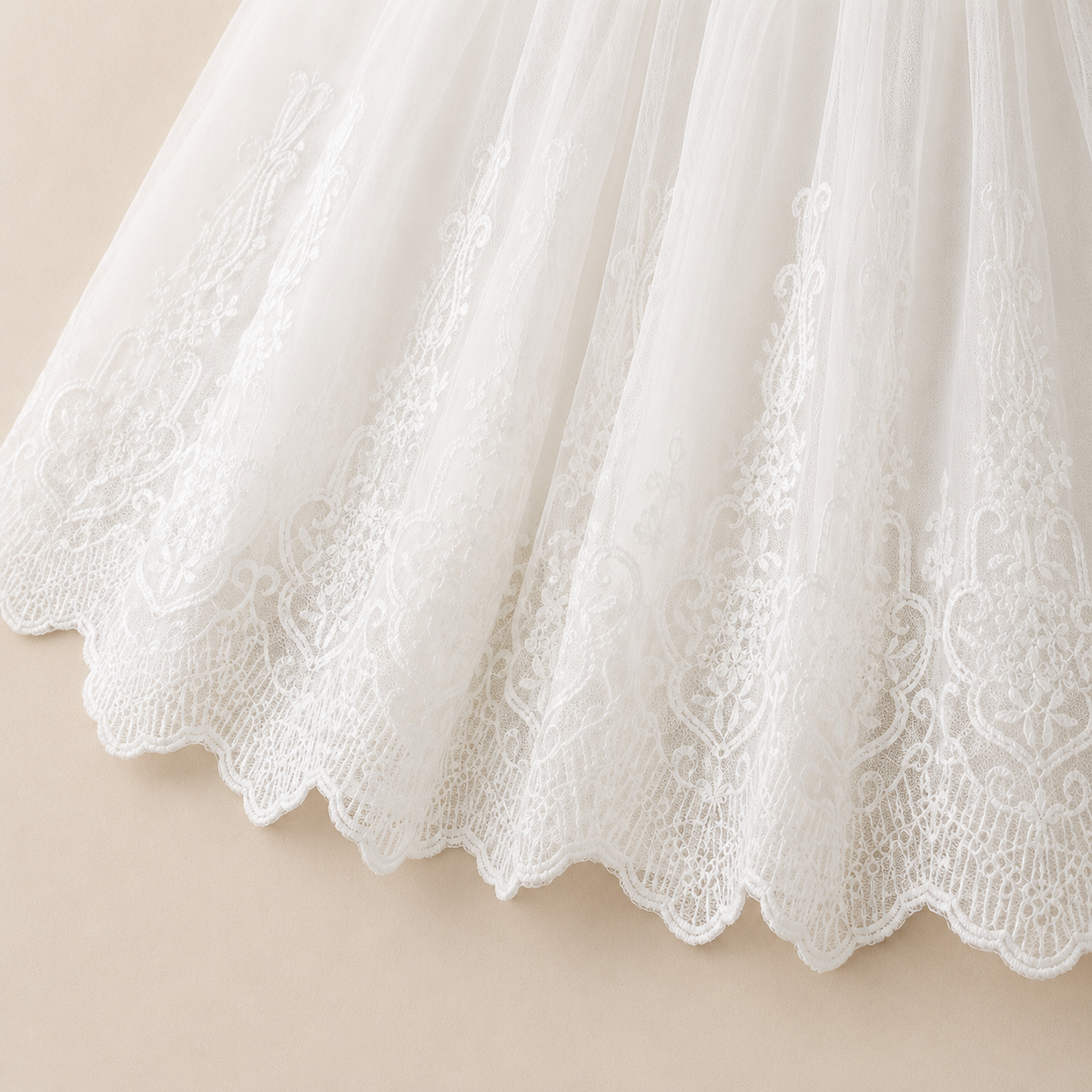 Robe longue de baptême bébé dentelle et béguin assorti blanc