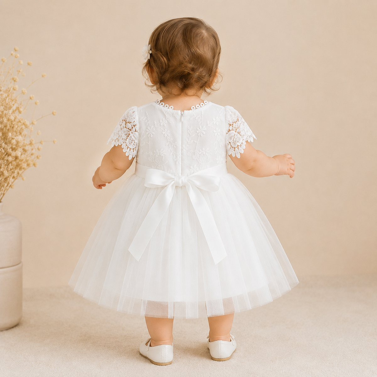 Robe baptême bébé dentelle festonnée manches courtes nœud dos