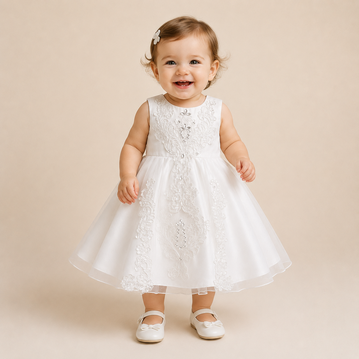 Robe bébé blanche broderies florales bustier satiné mariage baptême